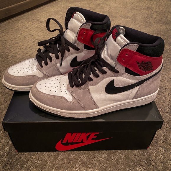 Like New! Men’s 8.5 -Nike Jordan Retro High - Picture 3 of 5